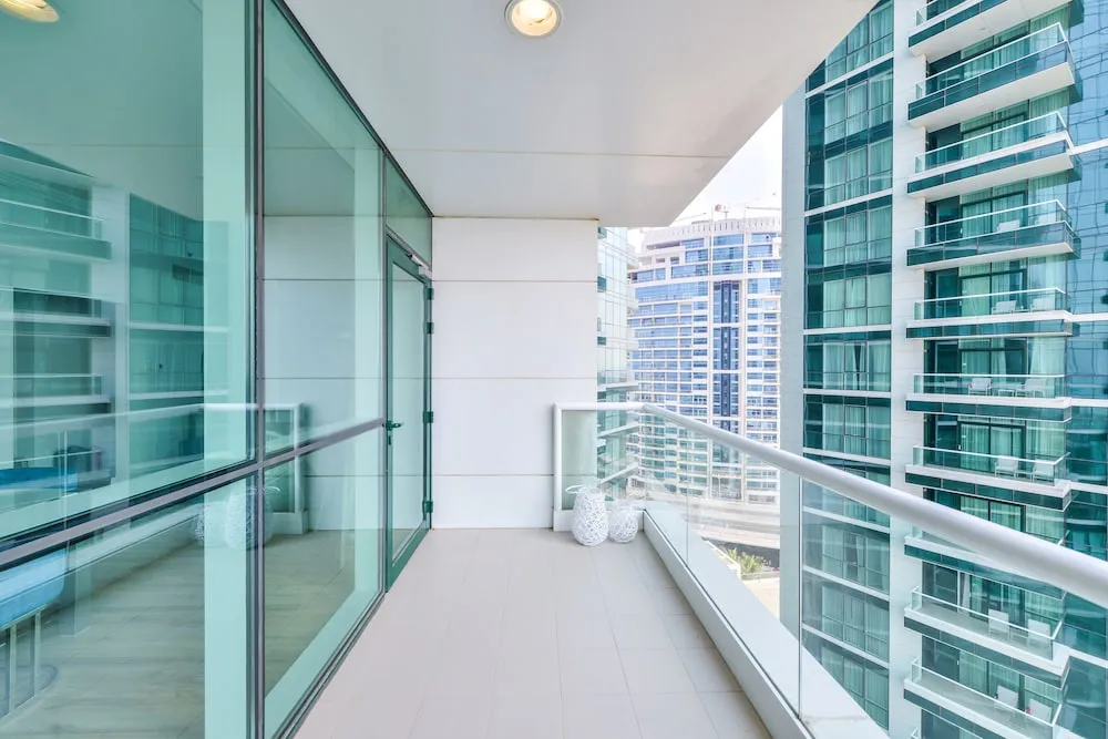 Deluxe 2BR Apartment plus maids room - Sea View