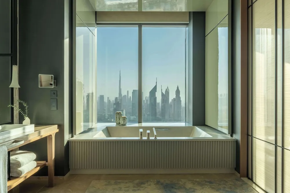 Grand Oda, 1 En Büyük (King) Boy Yatak (UAE ID | Za'abeel Burj Khalifa View)