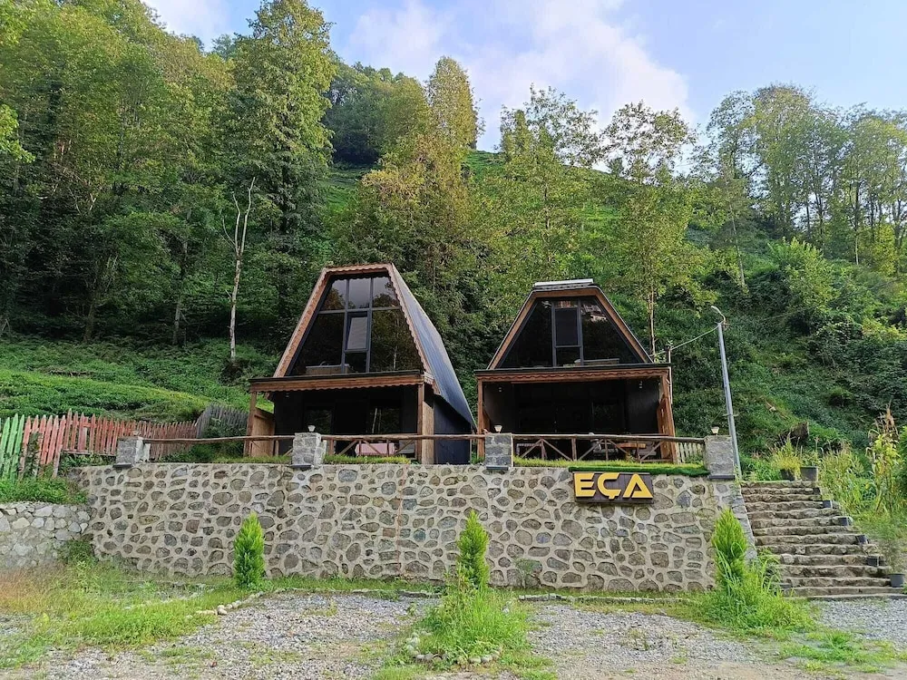 Konaklama yerinin ön cephesi