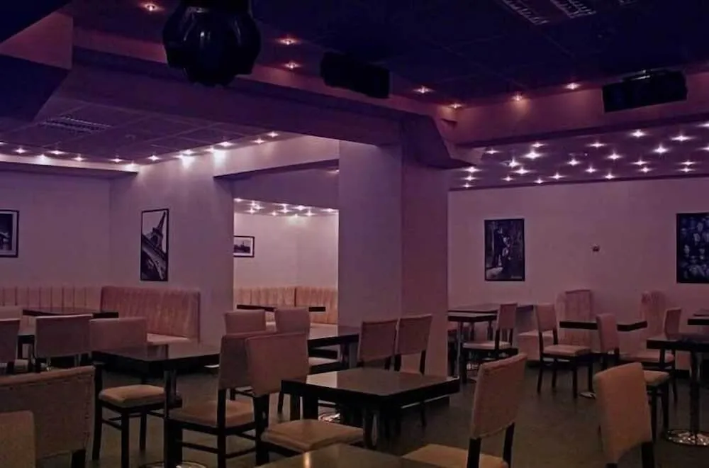 Dört Kişilik Oda, Sigara İçilebilir