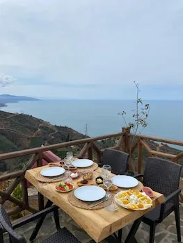 Madağ Bungalov