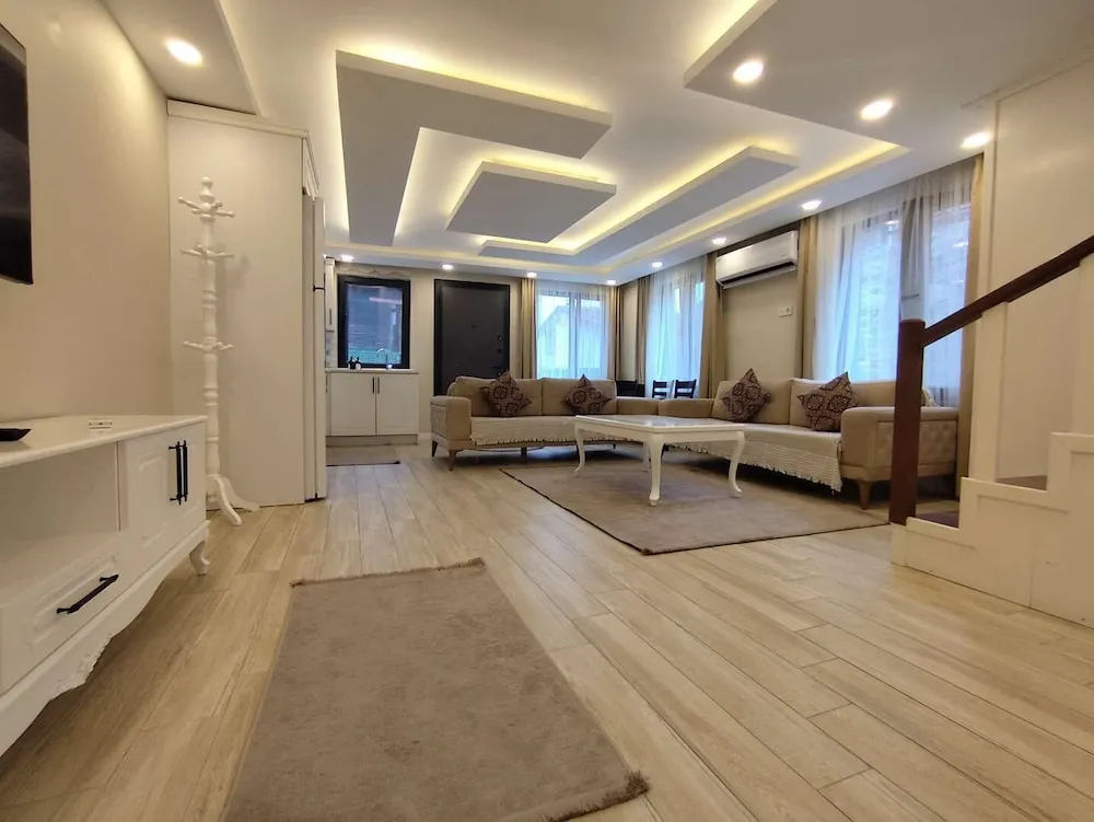 Villa, Göl Manzaralı