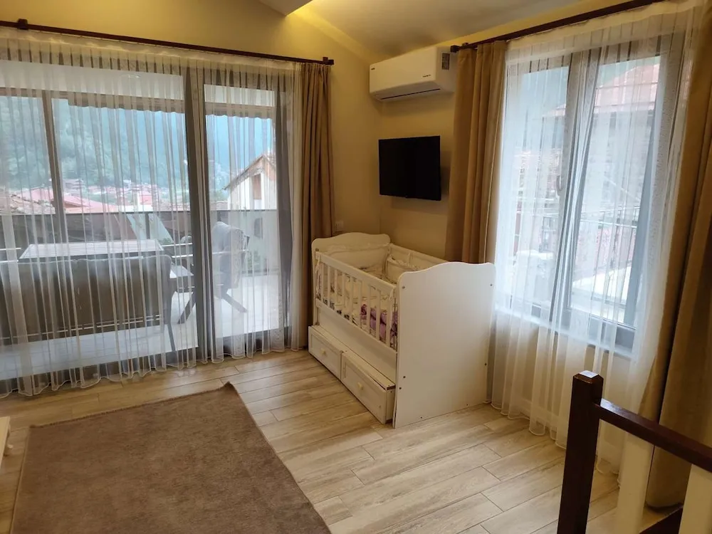 Villa, Göl Manzaralı