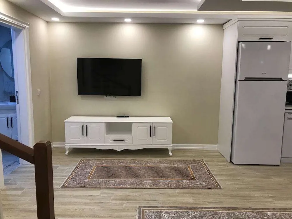 Villa, Göl Manzaralı
