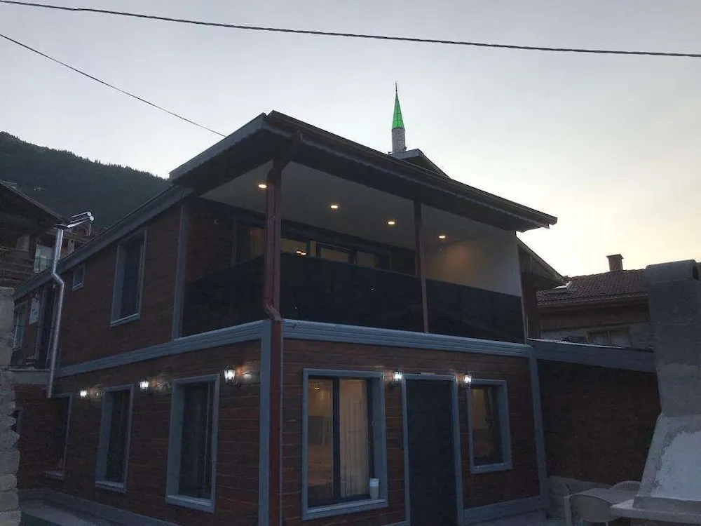 Villa, Göl Manzaralı