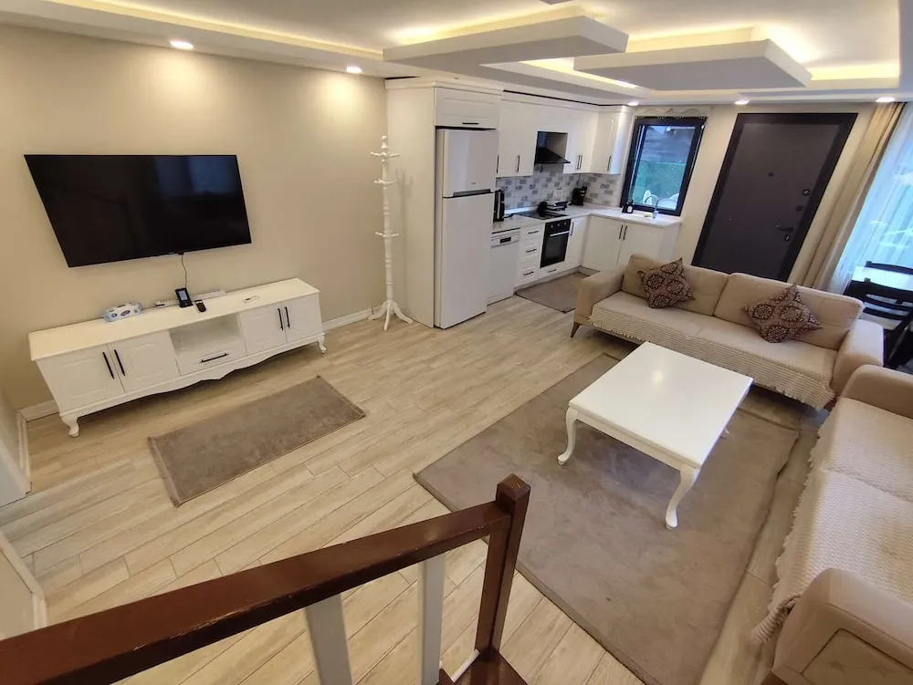 Villa, Göl Manzaralı
