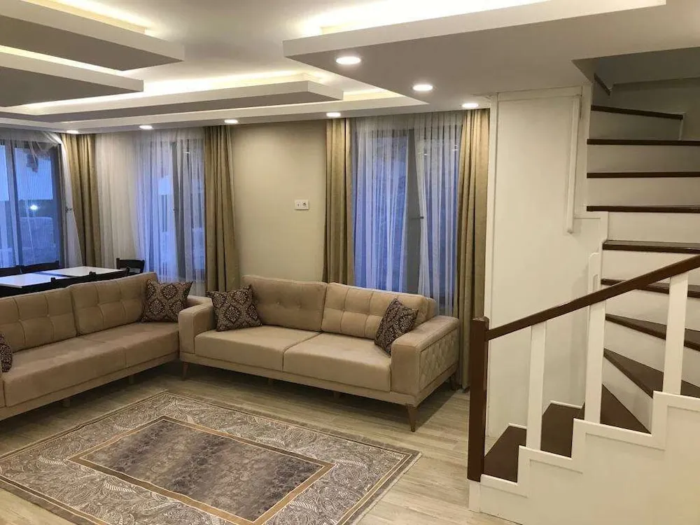 Villa, Göl Manzaralı