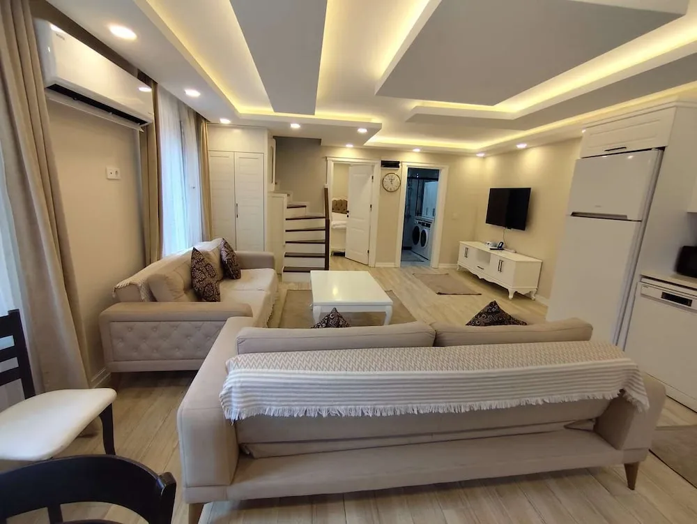 Villa, Göl Manzaralı