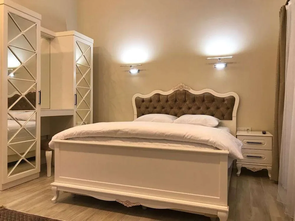 Villa, Göl Manzaralı
