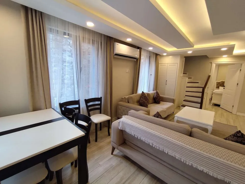 Villa, Göl Manzaralı