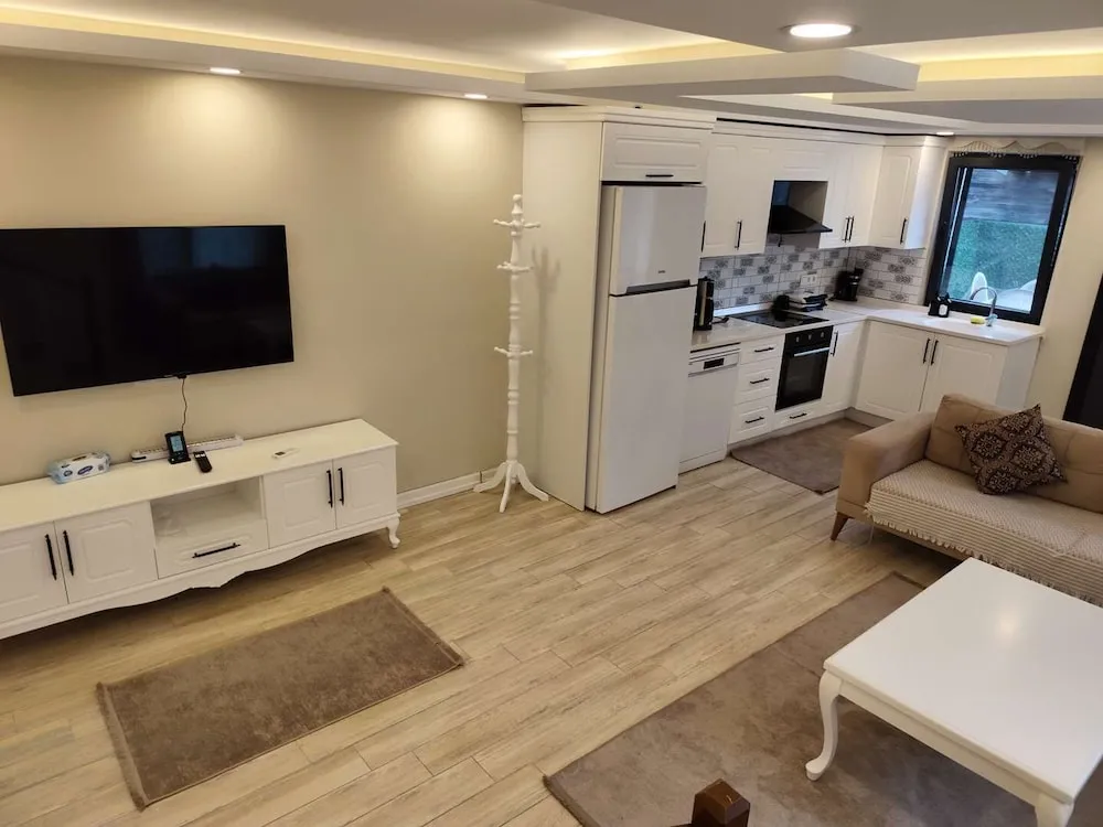 Villa, Göl Manzaralı