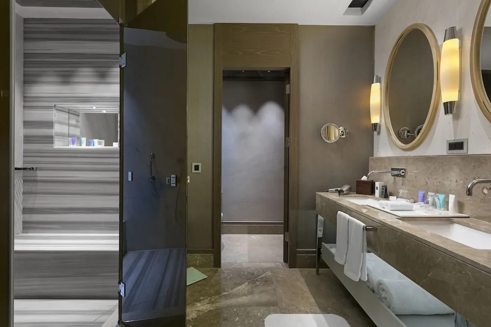 Executive Family Suite, Partial Sea View