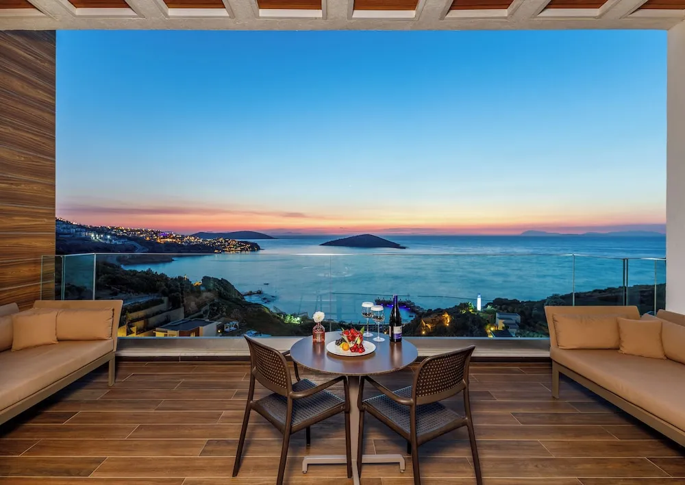 Deluxe King Room with Sea View