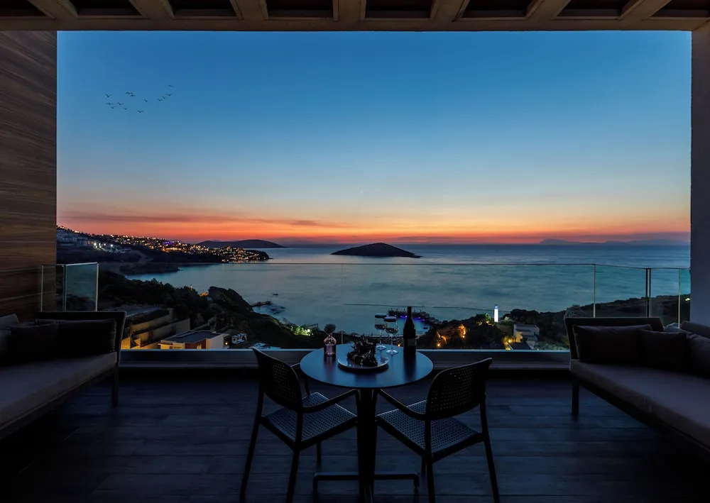Deluxe King Room with Sea View