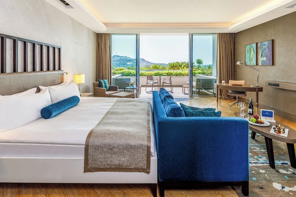 Deluxe Tek Büyük Yataklı Oda, Kısmi Deniz Manzaralı