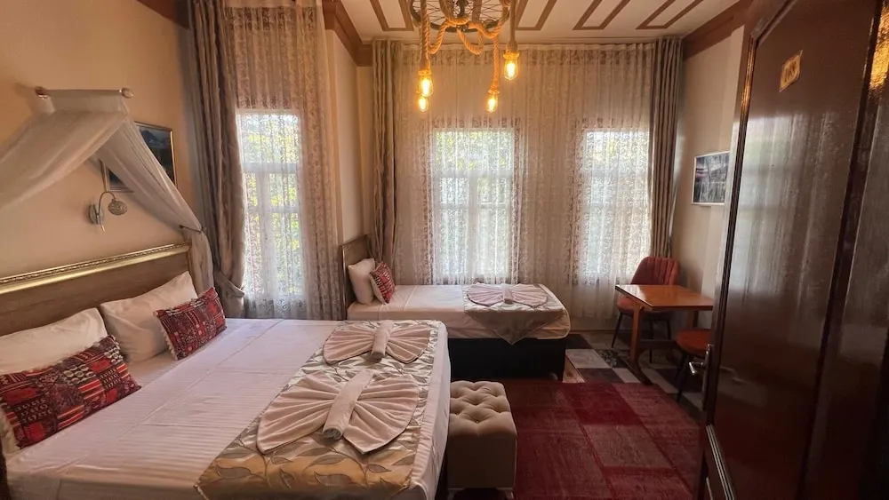 Standard Üç Kişilik Oda, Şehir Manzaralı