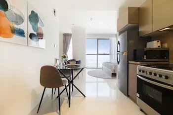 GreenFuture - Luxe Studio In Trade Center With Downtown Views