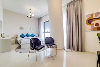GreenFuture - Incredible Cityscape View From This Sleek Studio