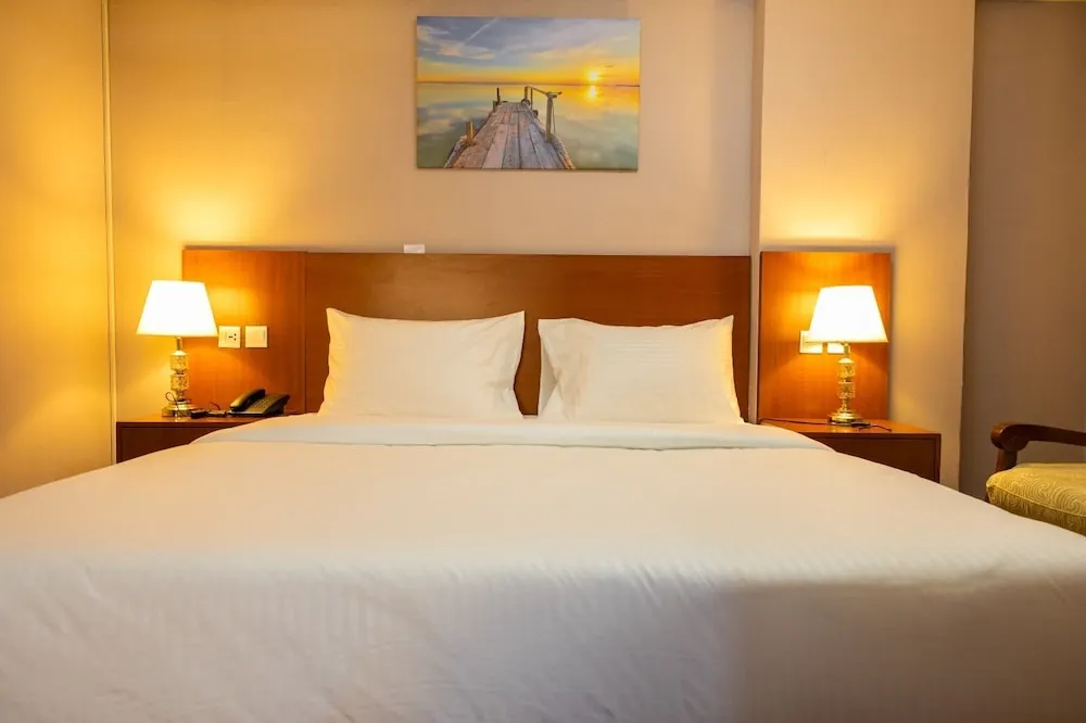 City Tek Büyük Yataklı Oda