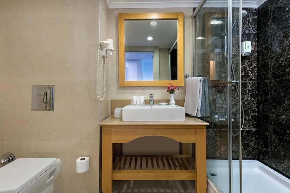 Standard Room (2 Adults 2 Children)