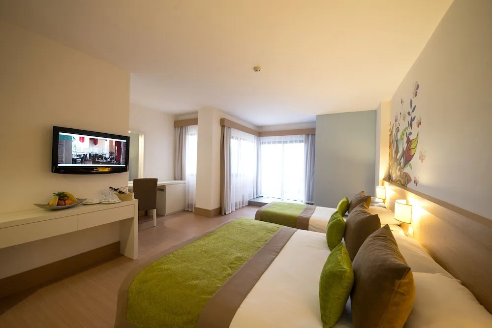 Deluxe Room (2 Adults 2 Children)