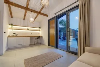 Rota Kilidonia Karaöz Suites&Villas