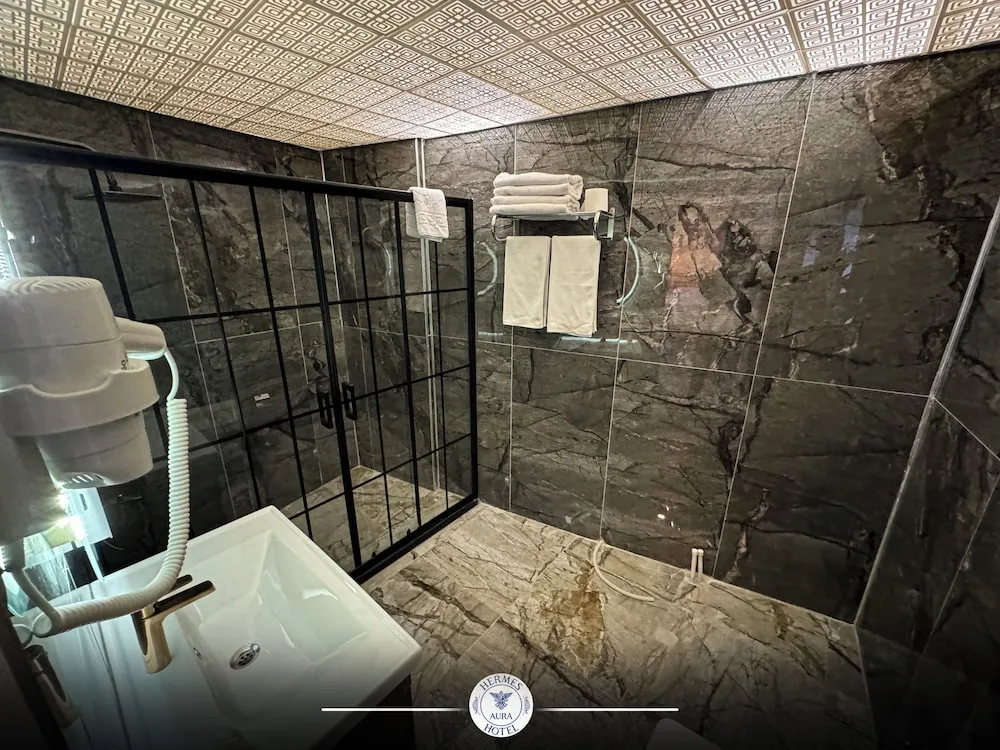 Deluxe Tek Büyük Yataklı Oda, 1 Büyük (Queen) Boy Yatak, Sigara İçilmez, Avlu Manzaralı