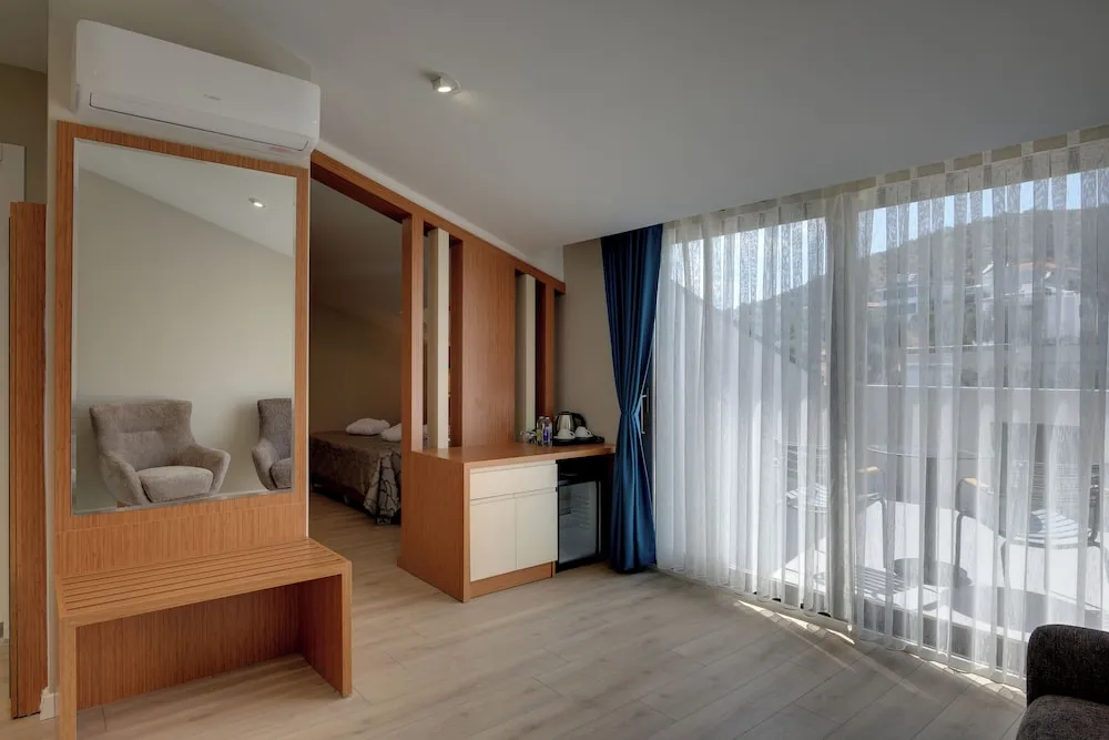 Junior Süit, Balkon, Deniz Manzaralı