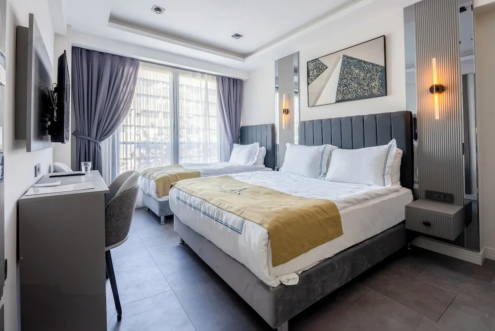 Family Üç Kişilik Oda, Sigara İçilebilir, Şehir Manzaralı