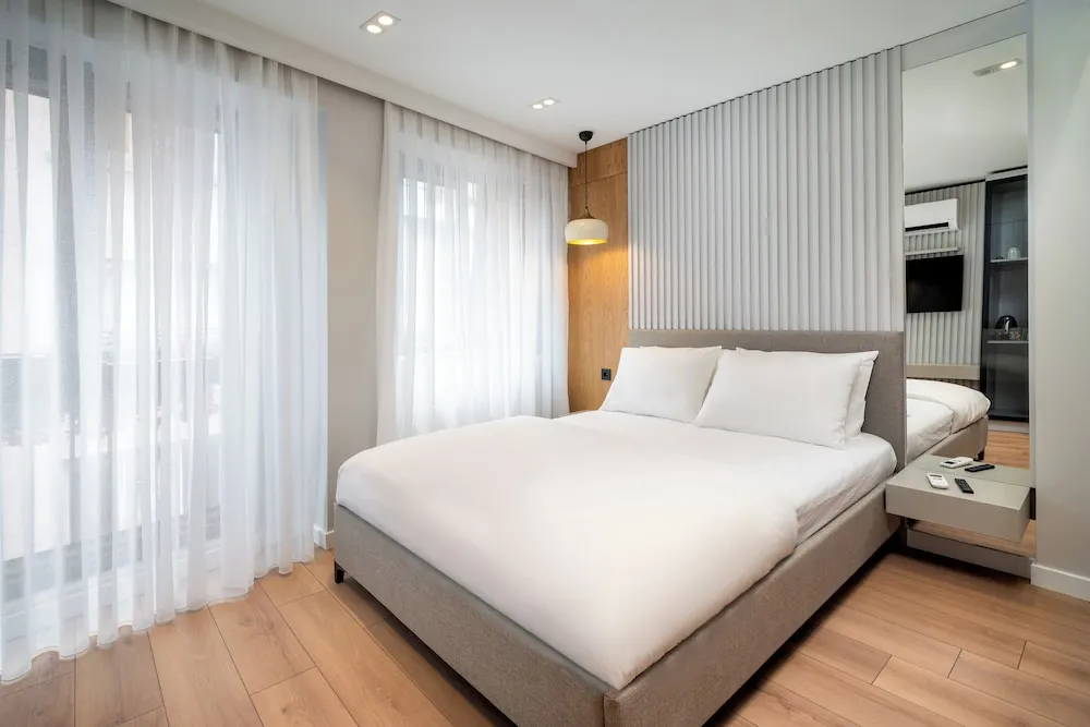 Deluxe Tek Büyük Yataklı Oda