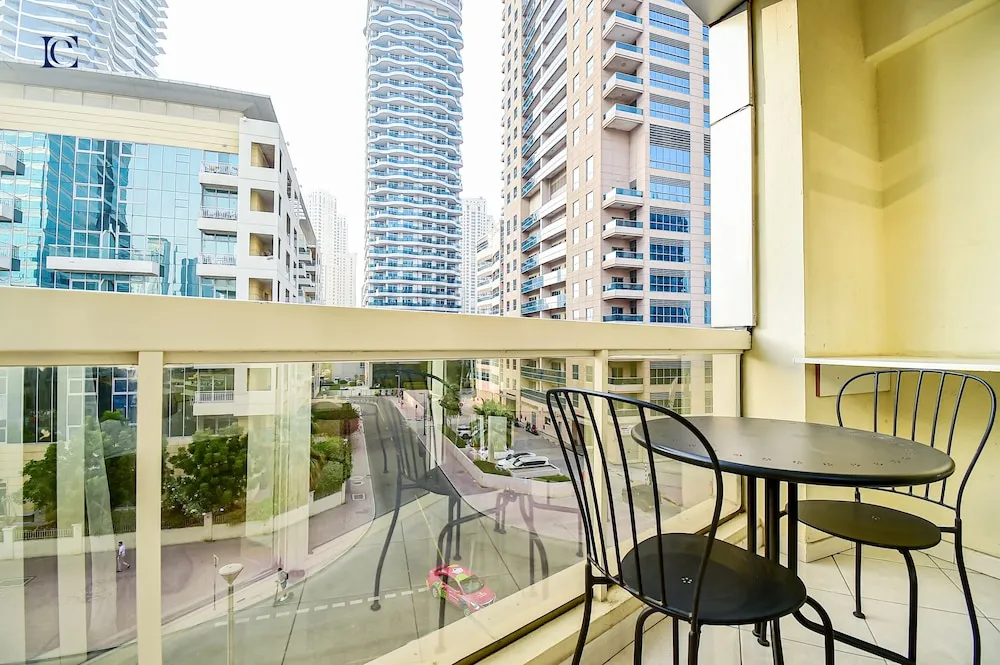 Konaklama yerinden şehir manzarası
