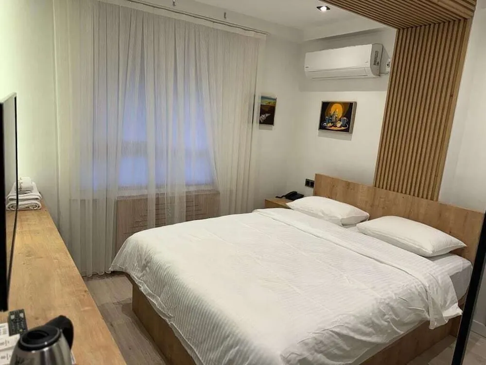 Business Tek Büyük Yataklı Oda