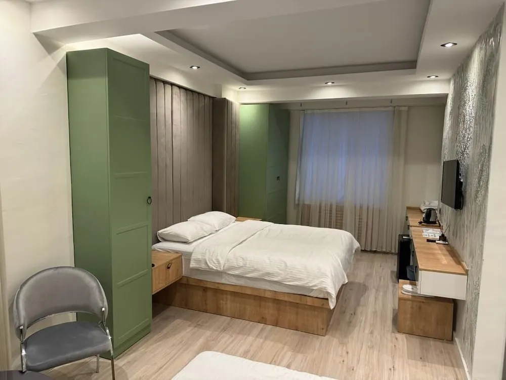 Business Tek Büyük Yataklı Oda