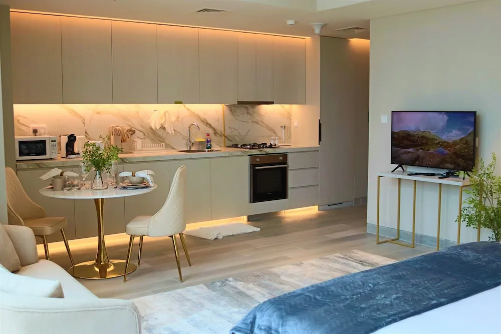 Premier Stüdyo, 1 Büyük (Queen) Boy Yatak, Havuz Kullanımı, Şehir Manzaralı