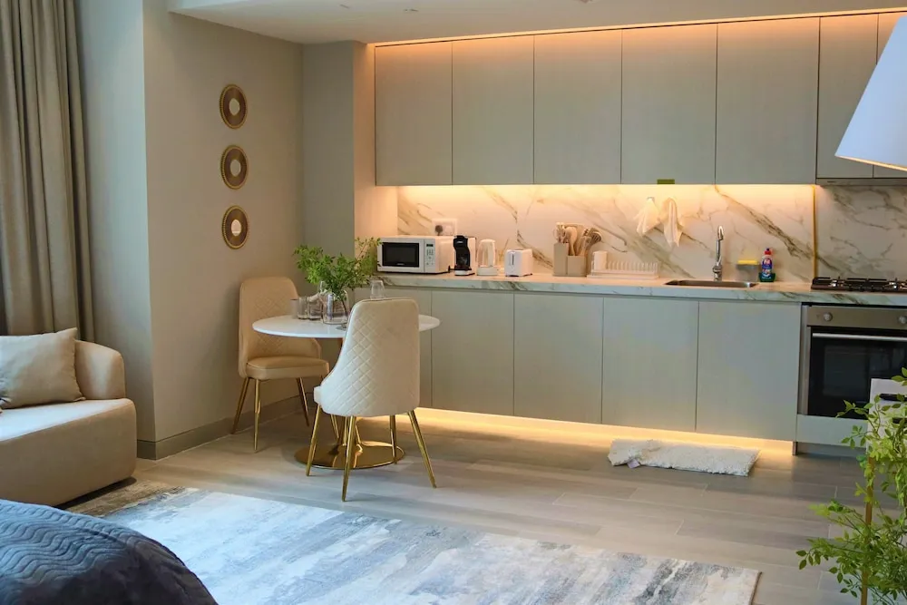 Premier Stüdyo, 1 Büyük (Queen) Boy Yatak, Havuz Kullanımı, Şehir Manzaralı