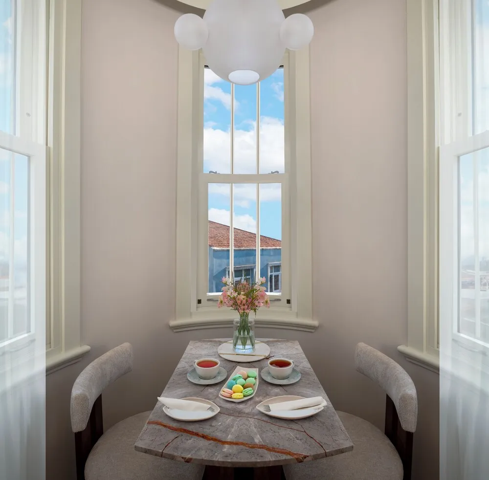 Süit, Köşe (Bay Window)