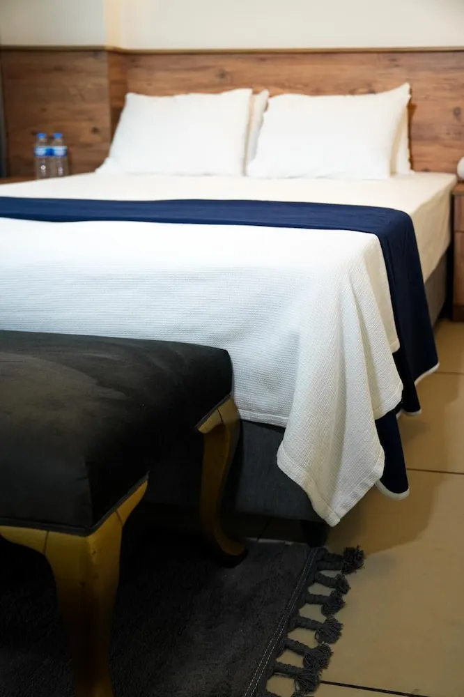 Tek Büyük veya İki Ayrı Yataklı Oda, Şehir Manzaralı