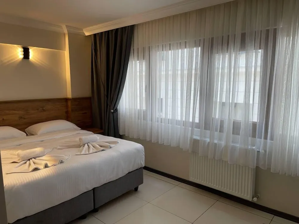 Tek Büyük veya İki Ayrı Yataklı Oda, Şehir Manzaralı