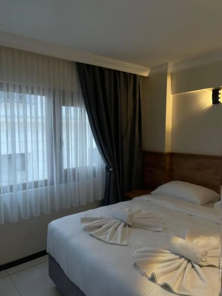 Tek Büyük veya İki Ayrı Yataklı Oda, Şehir Manzaralı