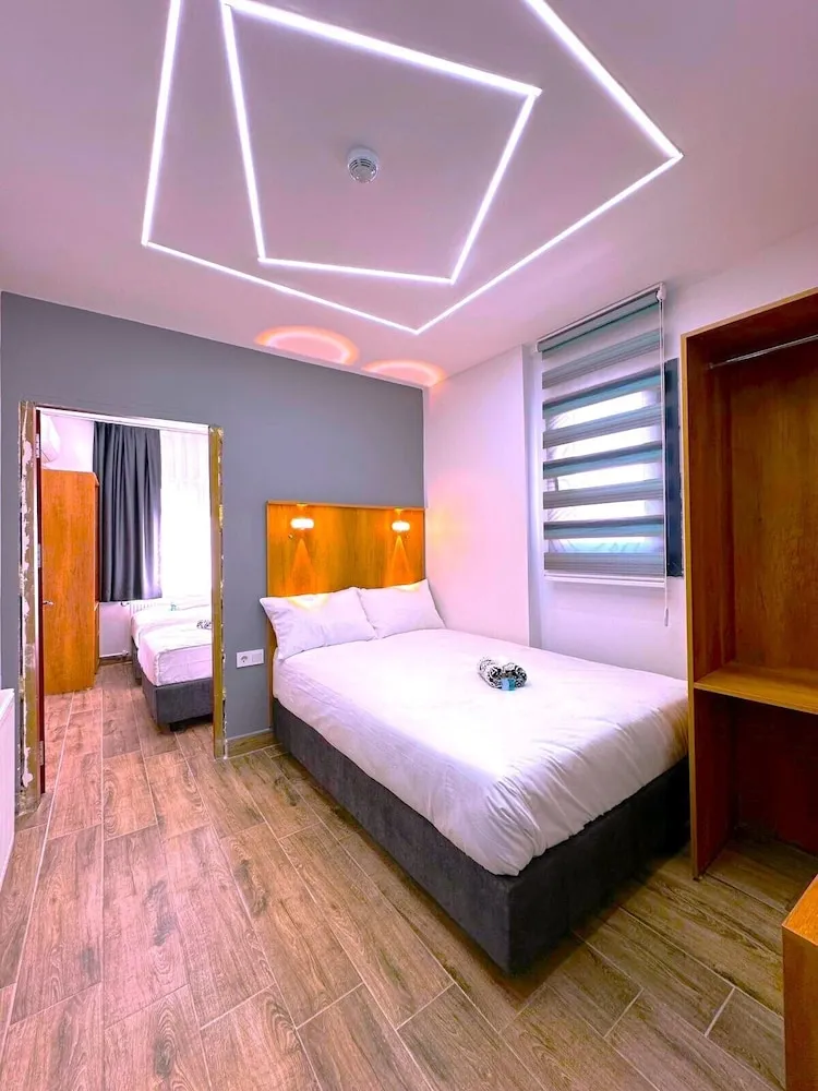 Deluxe Üç Kişilik Oda
