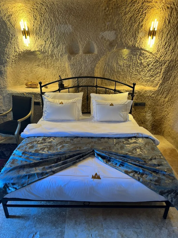 Luxury Oda
