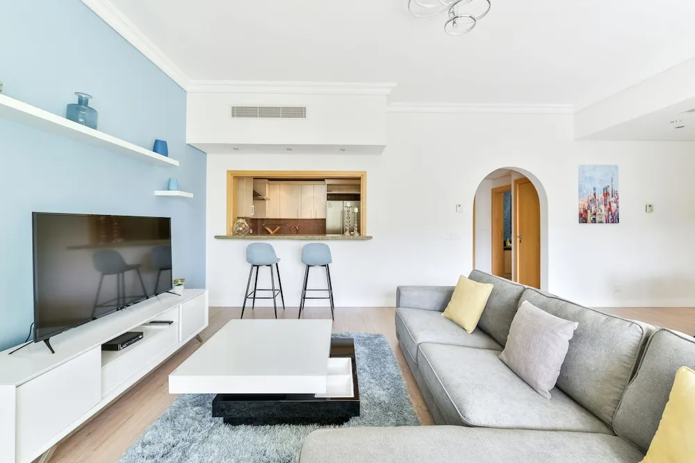 Deluxe 2BR Apartment plus maids