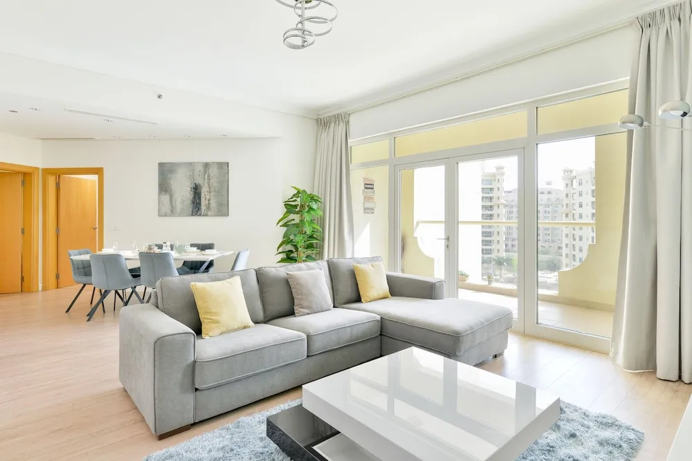 Deluxe 2BR Apartment plus maids