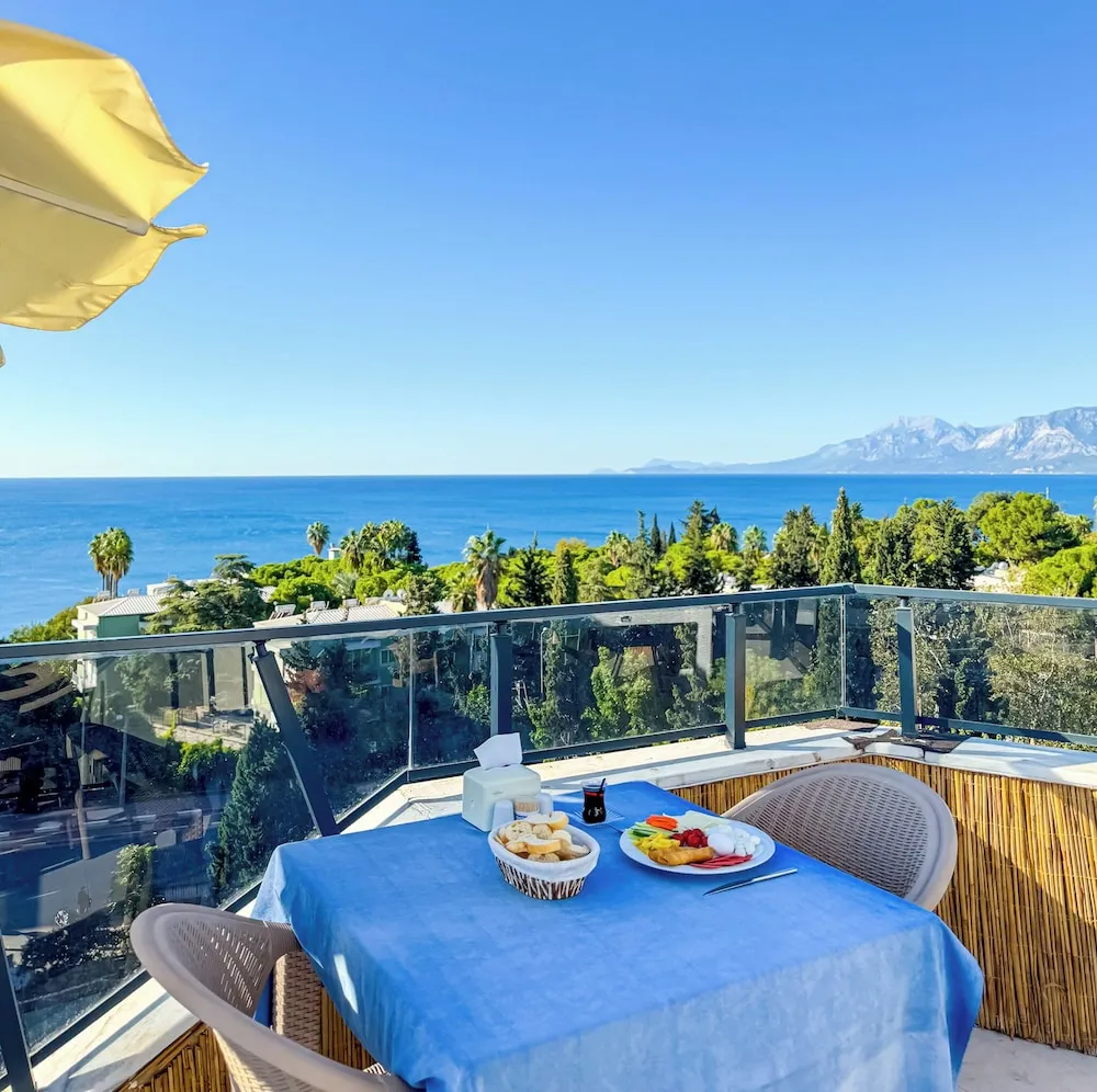 Deluxe Üç Kişilik Oda