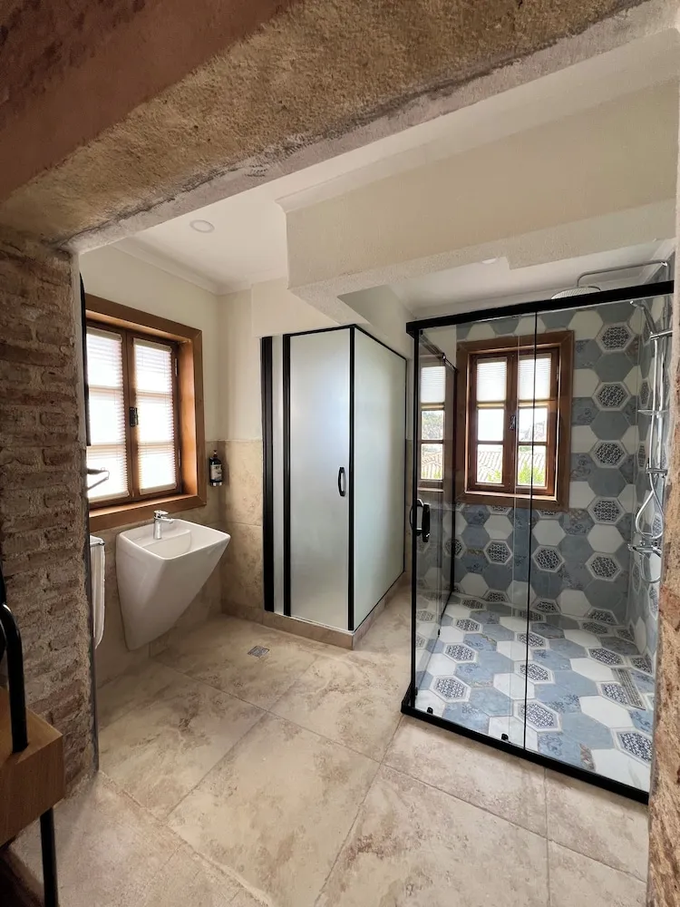 Economy Tek Büyük veya İki Ayrı Yataklı Oda