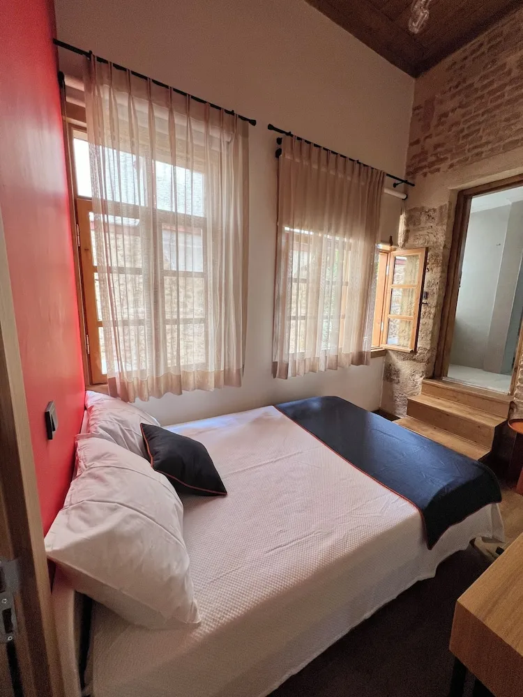 Economy Tek Büyük veya İki Ayrı Yataklı Oda