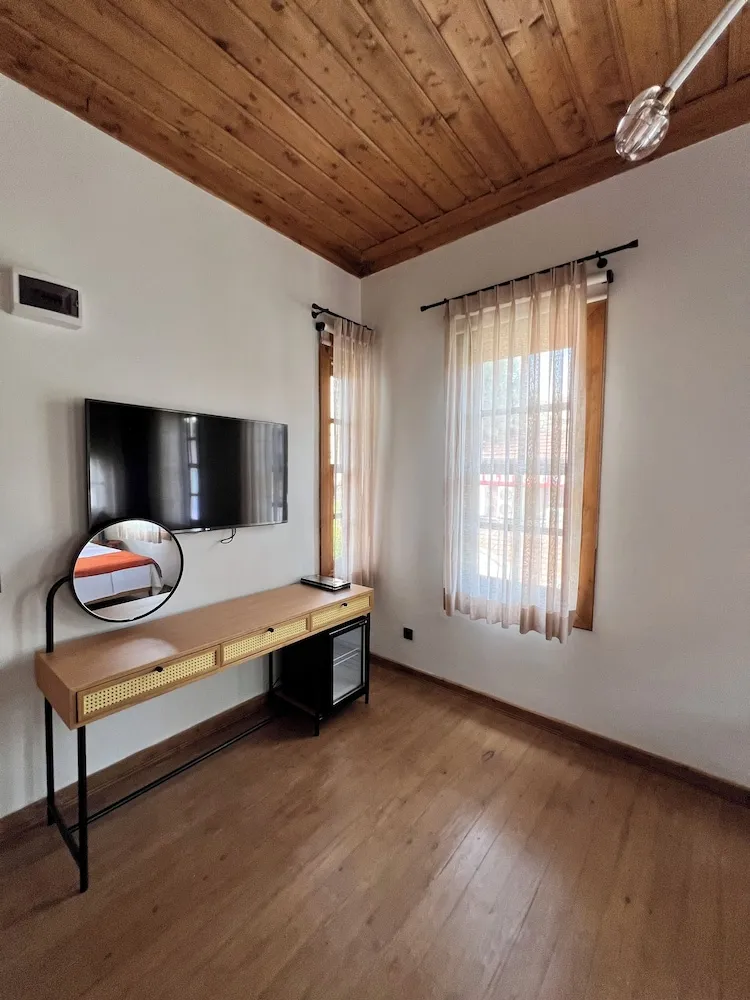 Standard Tek Büyük veya İki Ayrı Yataklı Oda, Şehir Manzaralı