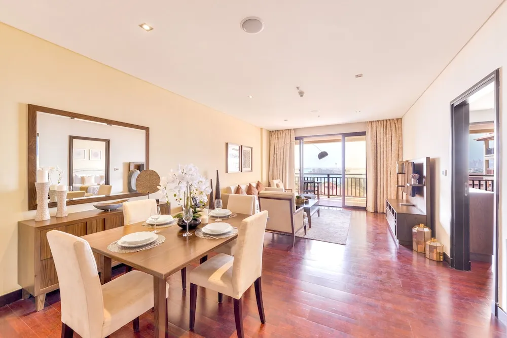 Deluxe 1BR Suite