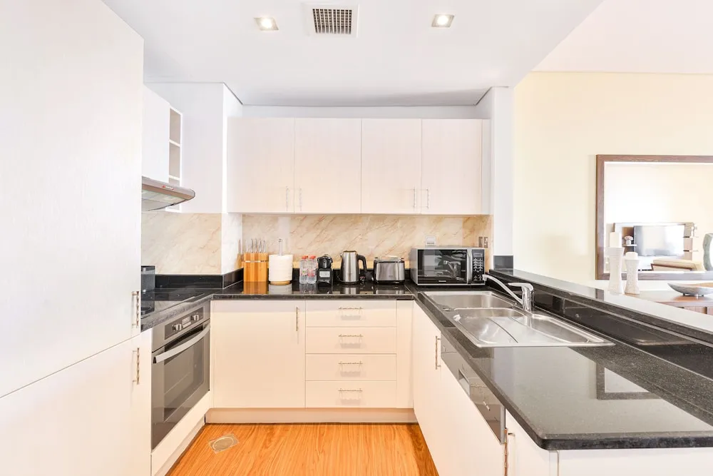Deluxe 1BR Suite