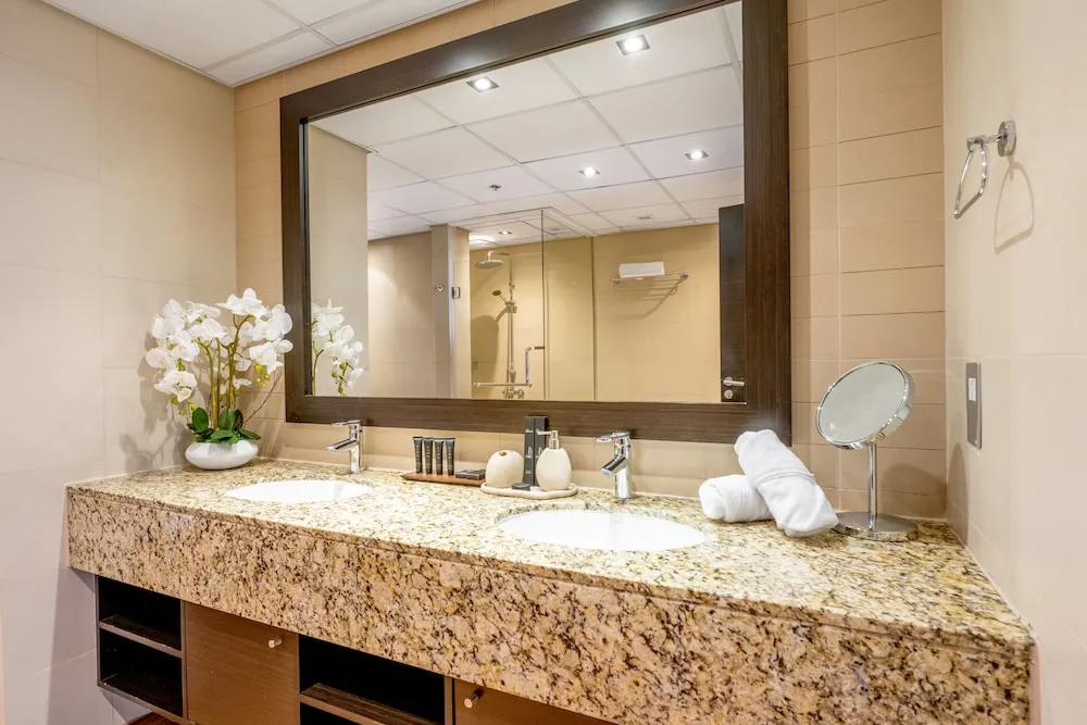 Deluxe 1BR Suite
